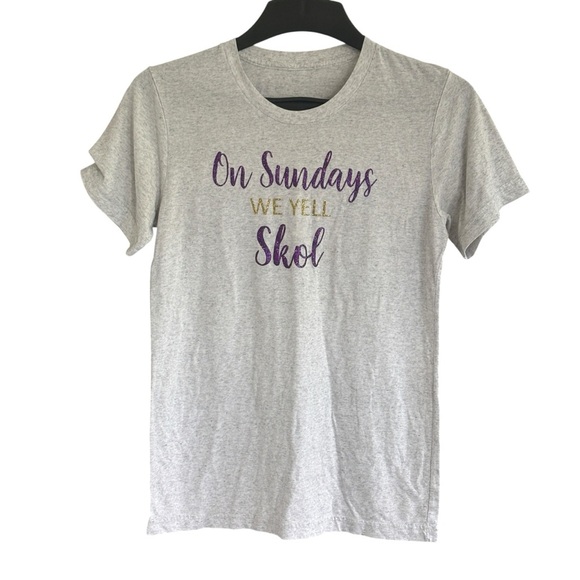 On Sundays We Yell Skol Tee Shirt Size Medium Viking NFL MN Minnesota Football - Picture 1 of 4